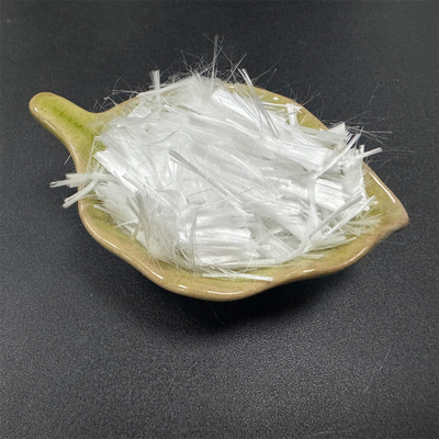 산업 작업장, 창고 및 주차장의 표면에 균열 저항을 높이기 위해 흰색 PP 섬유 단 섬유